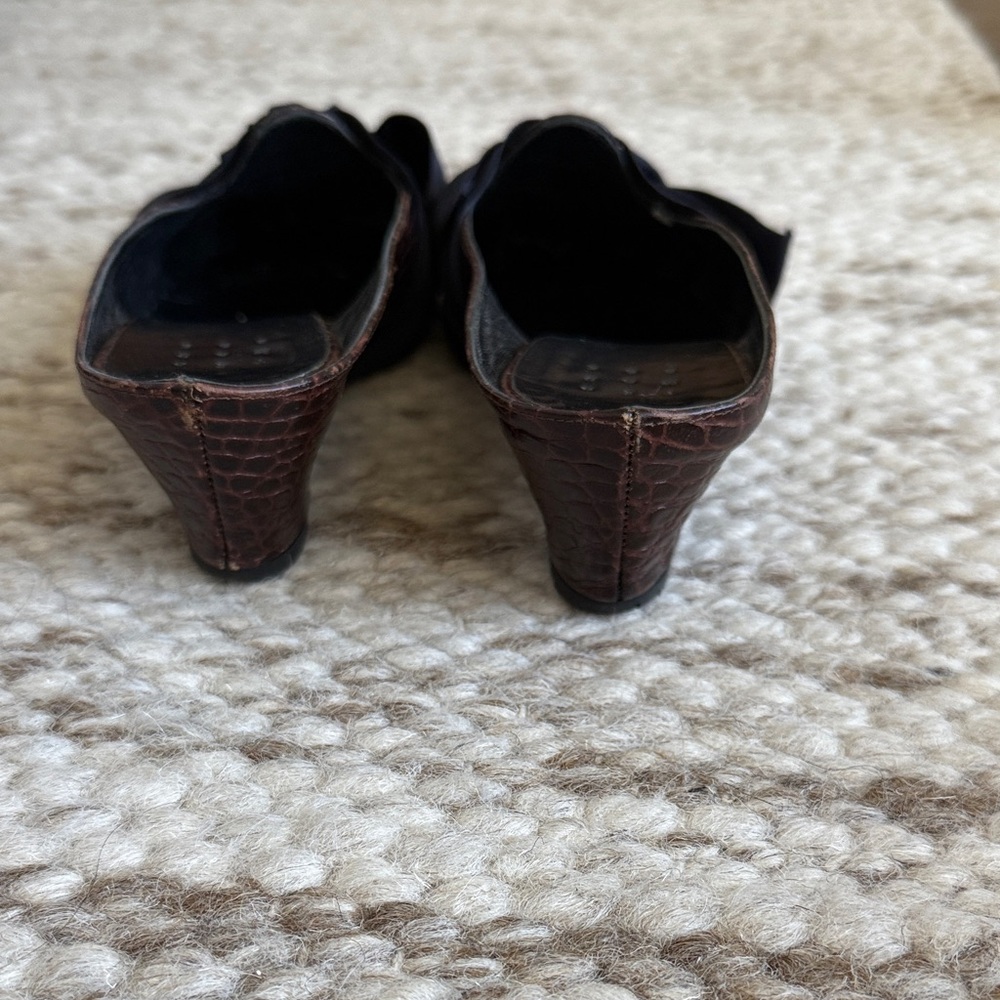Trademark Tory Burch Adrian Tie Slide Row inspired. Size 7.5 - Picture 4 of 7